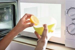 How to Clean a Microwave with Vinegar,Lemon Juice,Water or Dish Soap 